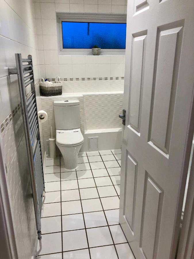 Ab - Top Floor 2 Bed Modern Town Centre Apartment With Parking For One Vehicle Στράτφορντ απόν Έιβον Εξωτερικό φωτογραφία